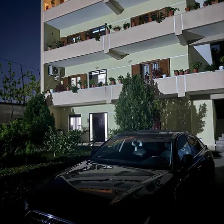 Spacious Triple With Balcony * Kamëz