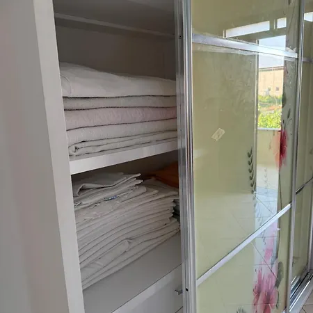 Spacious Triple With Balcony بيت ضيافة