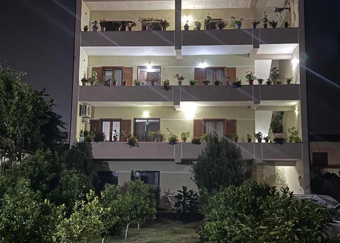 Guest house Spacious Triple With Balcony